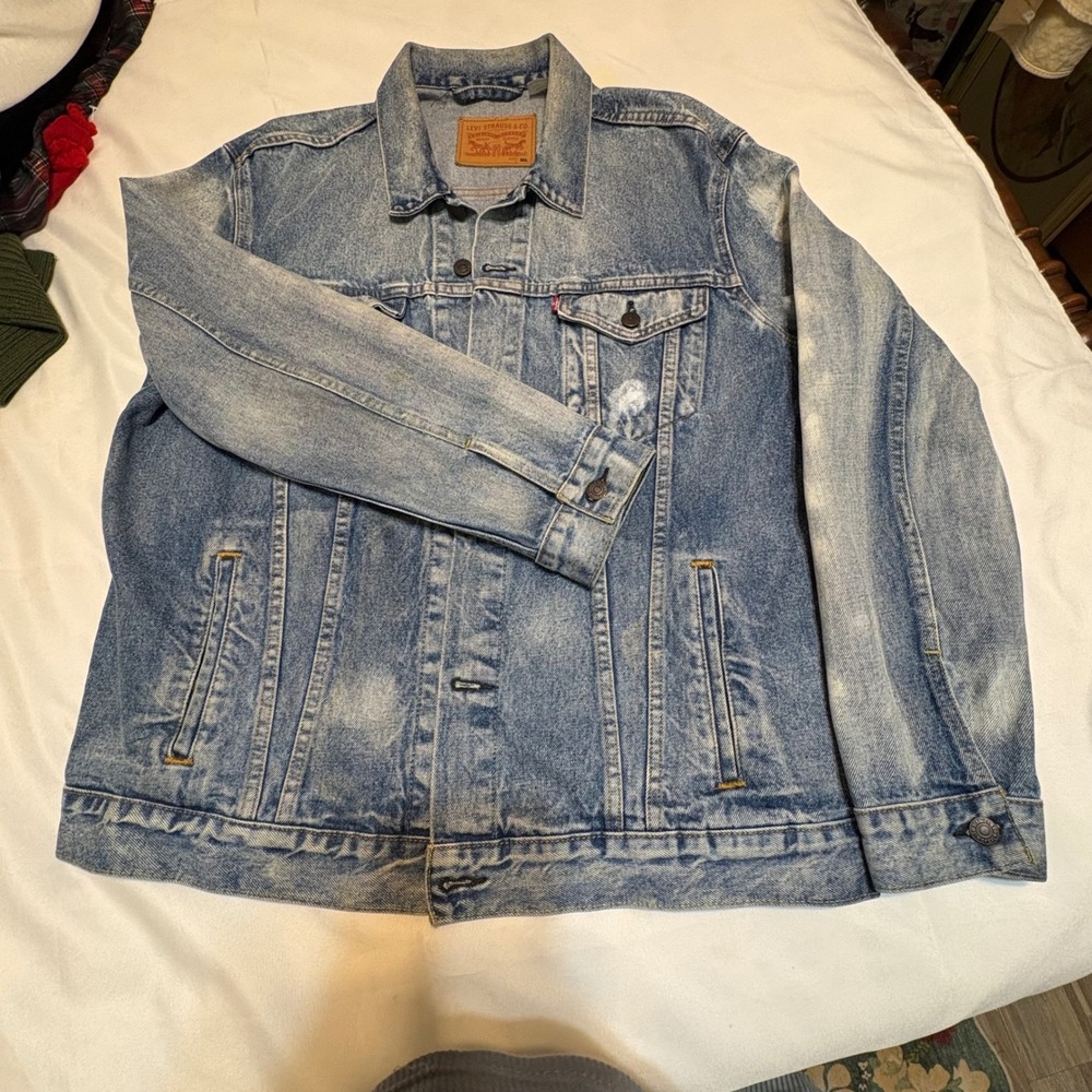 Levis Mens Trucker Jacket XXL Blue Denim Light Wash Distressed Cotton